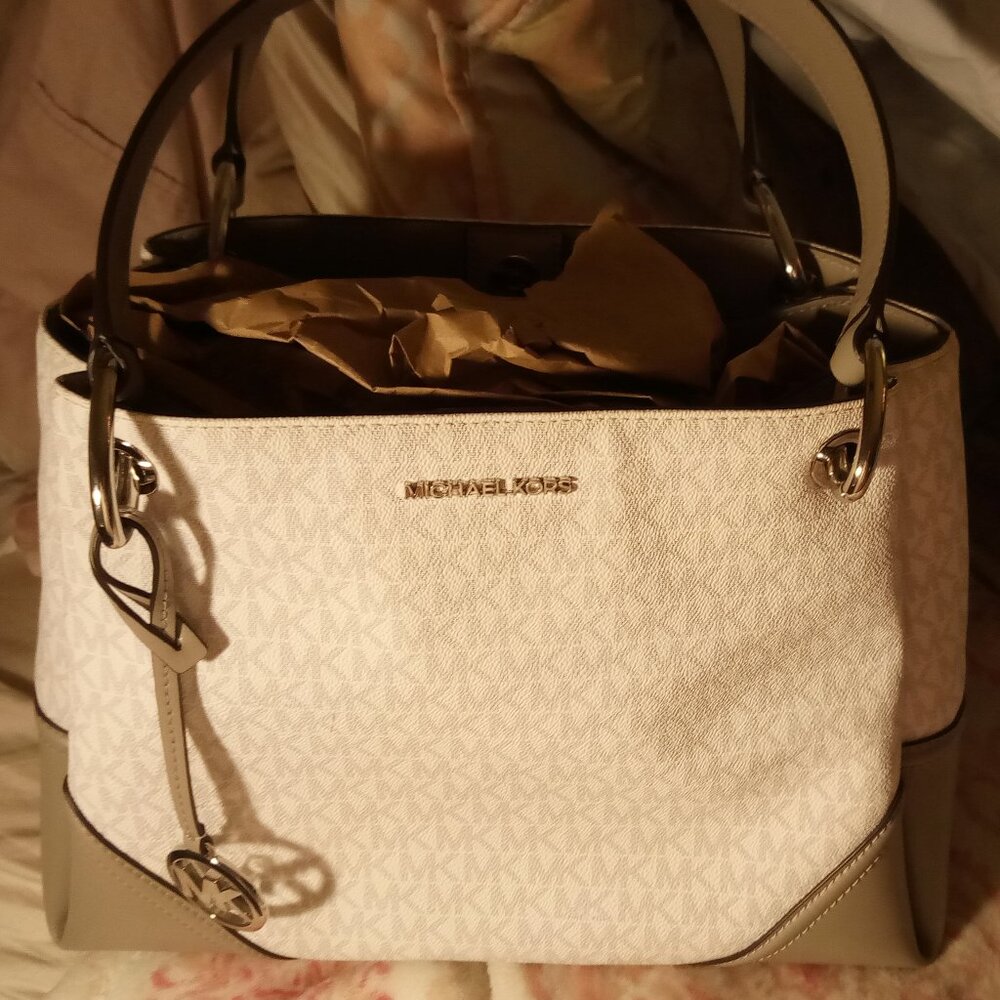 flawless used once Michael Kors purse and wallet